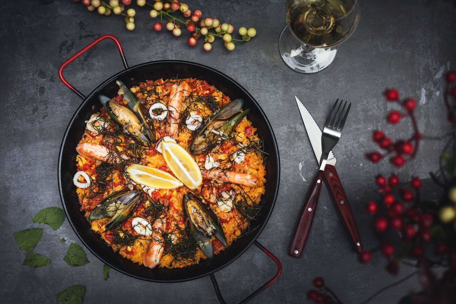 Mediterrane Meeresfrüchte-Paella vom Grill